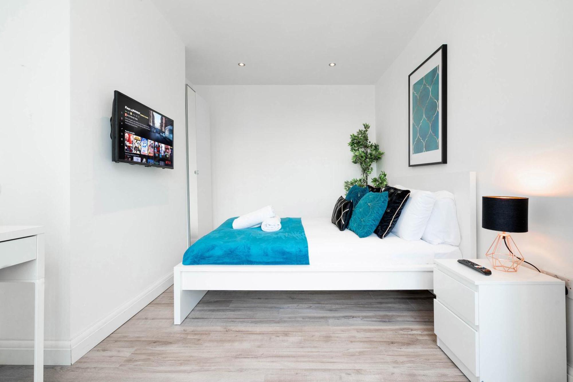 4 Bedroom House - Parking & Garden - Smart Tvs - Netflix - Wifi - Top Rated - 22Cg Бирмингем Экстерьер фото