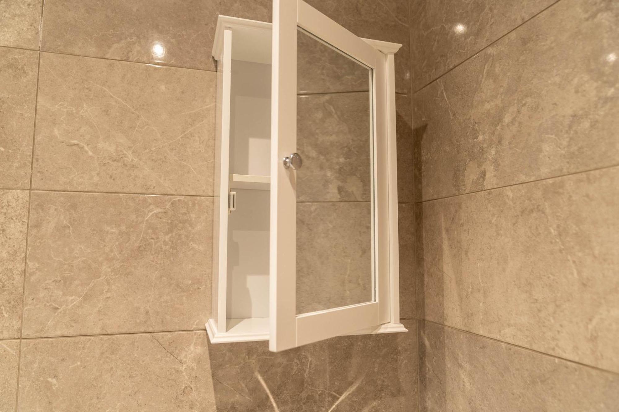 4 Bedroom House - Parking & Garden - Smart Tvs - Netflix - Wifi - Top Rated - 22Cg Бирмингем Экстерьер фото